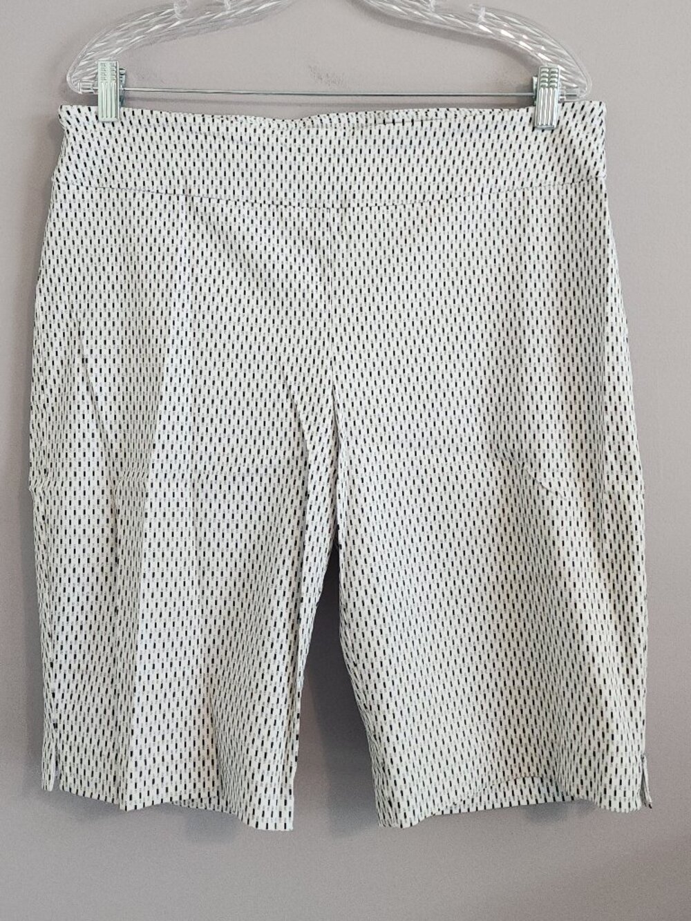 Attyre Black and White Pull-on Bermuda Shorts Size 14